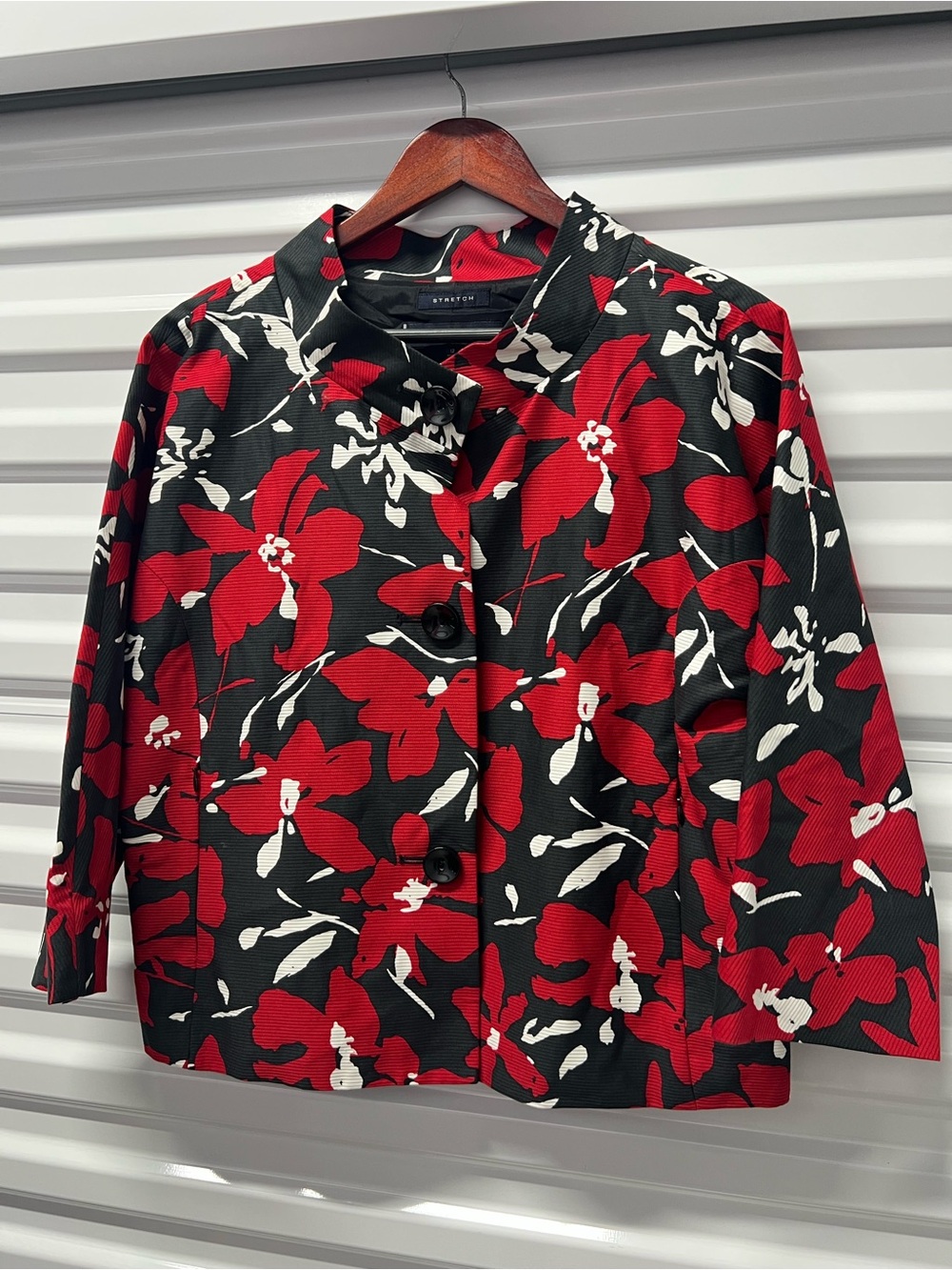 Anne Klein black, red & white floral print button-up blazer